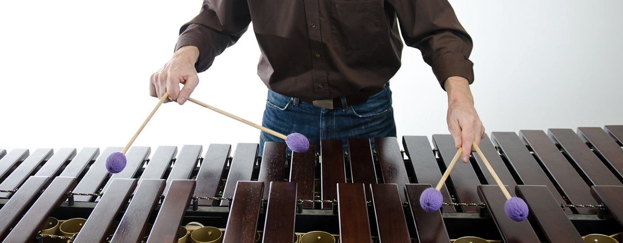 Manfred Menke an der Marimba mit vier Schlägeln